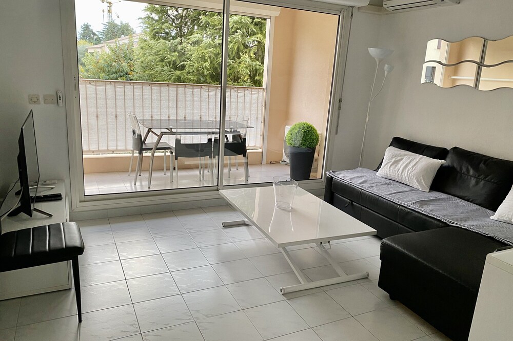 BEAUTIFUL APARTMENT IN CLOSED RESIDENCE NEAR DOWNTOWN
