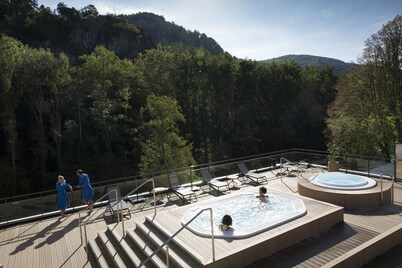 Comfortable house and neat decoration, view of the Sioule valley. WiFi.