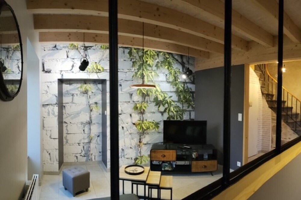 Comfortable house and neat decoration, view of the Sioule valley. WiFi.