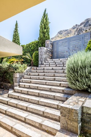 Interior entrance - Niriides Villa (Saronikos)