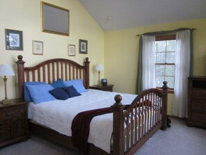 5 bedrooms, iron/ironing board, WiFi, bed sheets