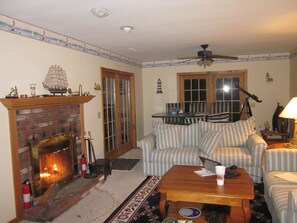 Smart TV, fireplace, video games, DVD player - Luxury Lakefront Living in Lake Sebago Area (Bridgton)