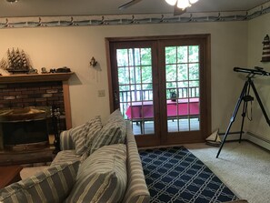 Smart-TV, Kamin, Videospiele, DVD-Player