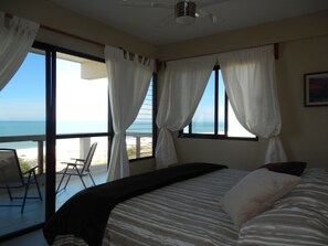 2 bedrooms, in-room safe, desk, iron/ironing board