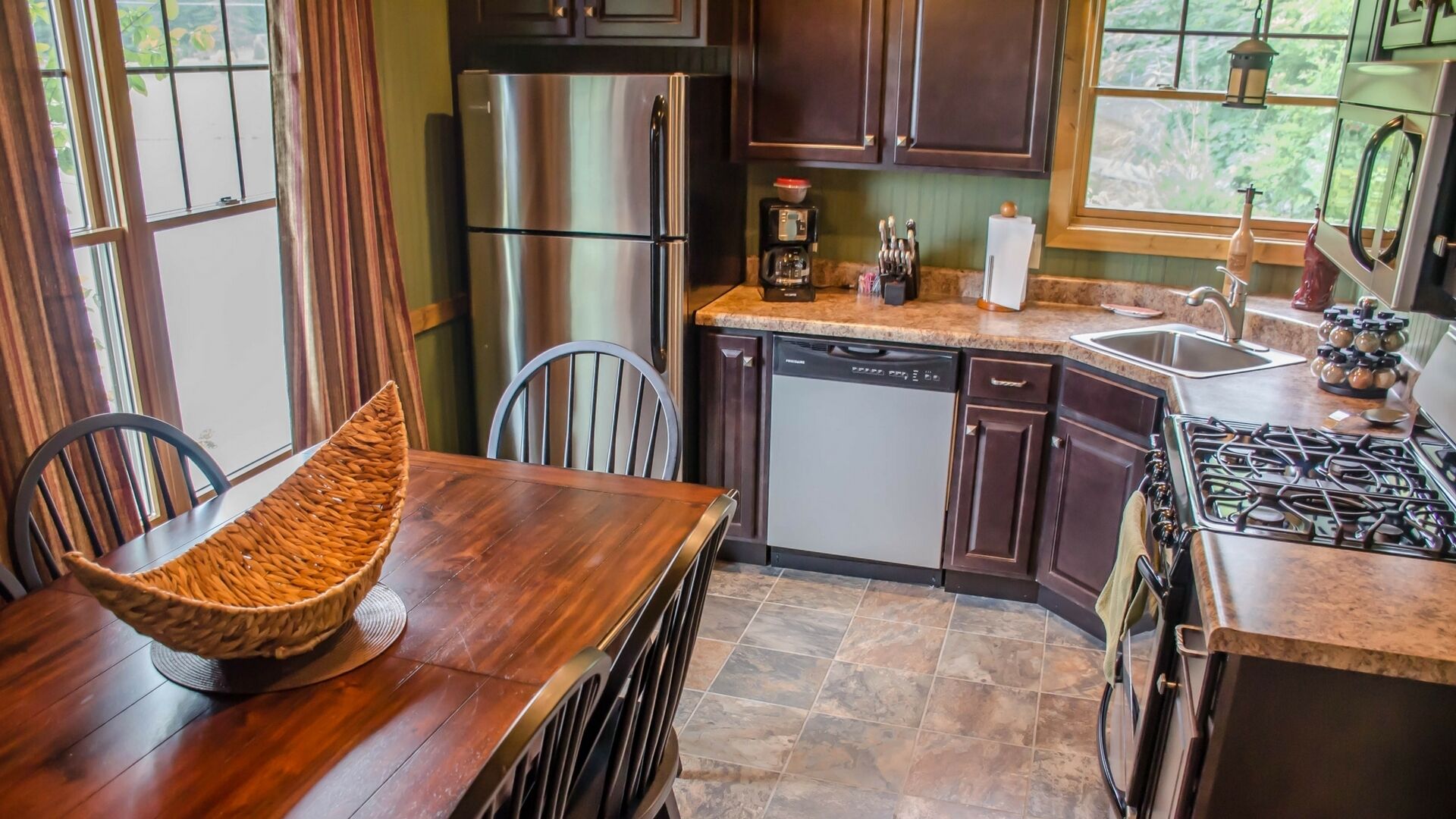 Wine Trail Cabin - Carbondale, Southern Illinois - Giant City State Park