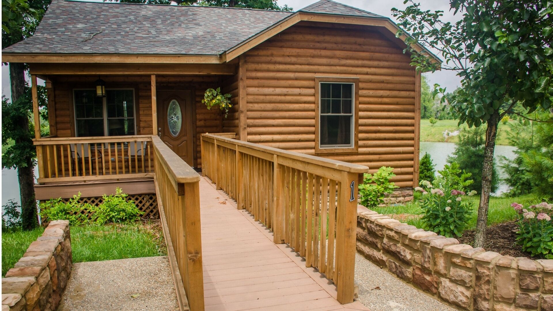 Wine Trail Cabin - Carbondale, Southern Illinois - Giant City State Park