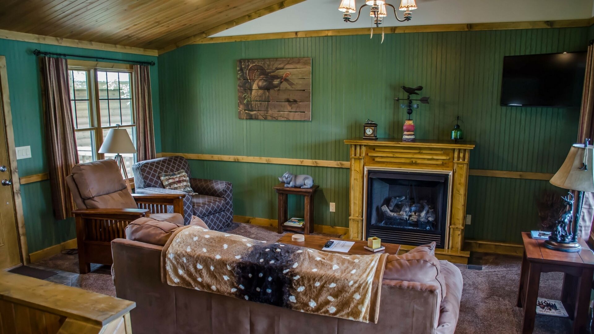 Wine Trail Cabin - Carbondale, Southern Illinois - Giant City State Park