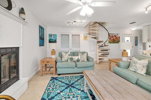 IN the Village | 2 story condo | Pet Friendly