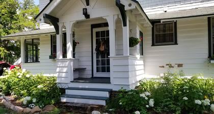 Lake Placid Hillcrest Haven - Sleeps 14 - 1 block to Main Street