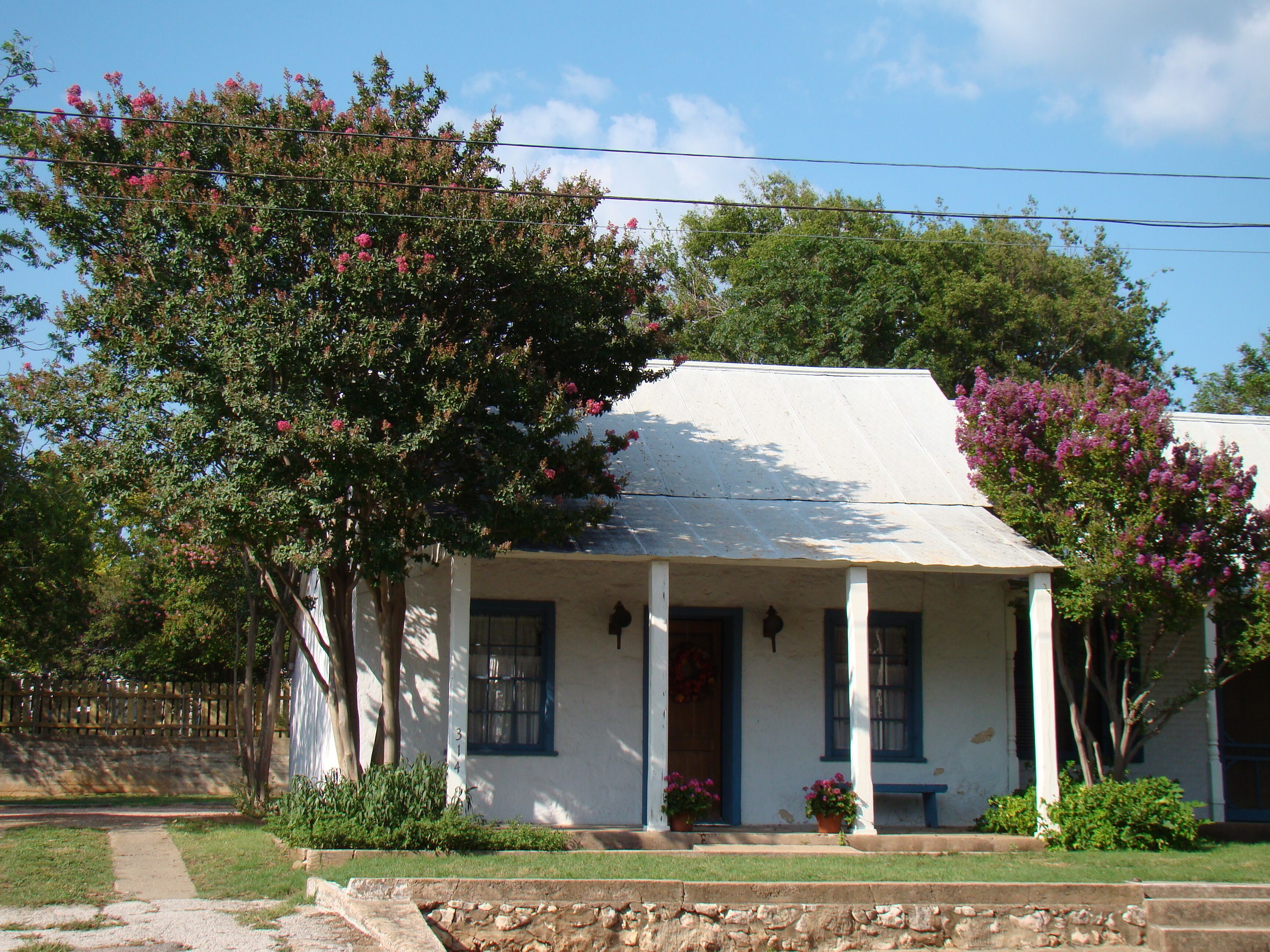  Charming Sunday Haus, Historic District 2 Blks from Main St