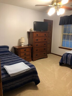 3 bedrooms, iron/ironing board, WiFi, bed sheets