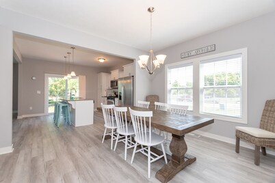 Fun Haven House para 12.  A pie de playa, centro, piscina y puerto deportivo.  Mascota amigable. 