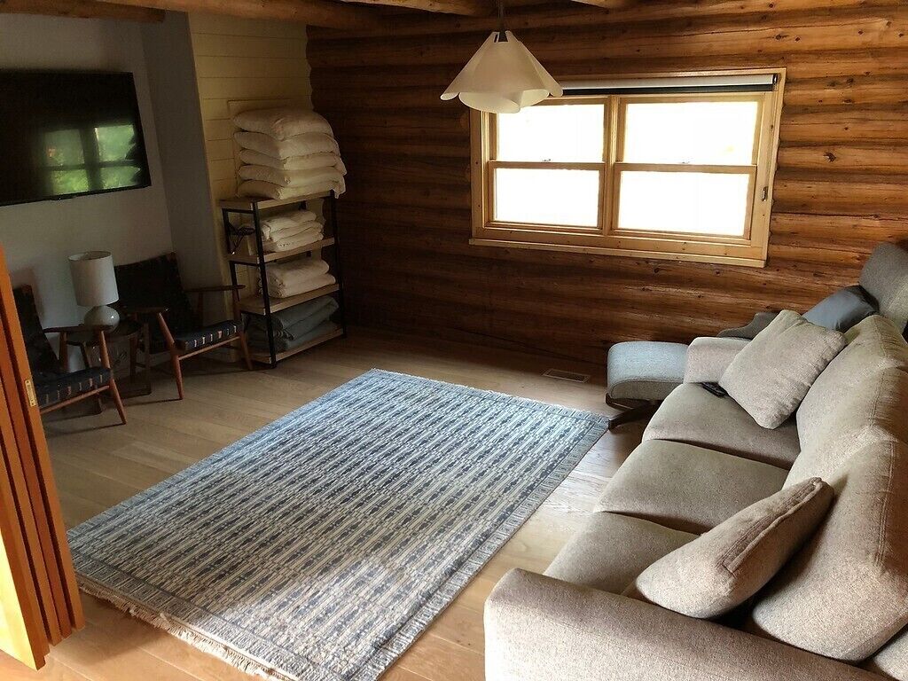 Waterfront Log Cabin on Lake Saganaga with Motor Exempt Permit Available. 