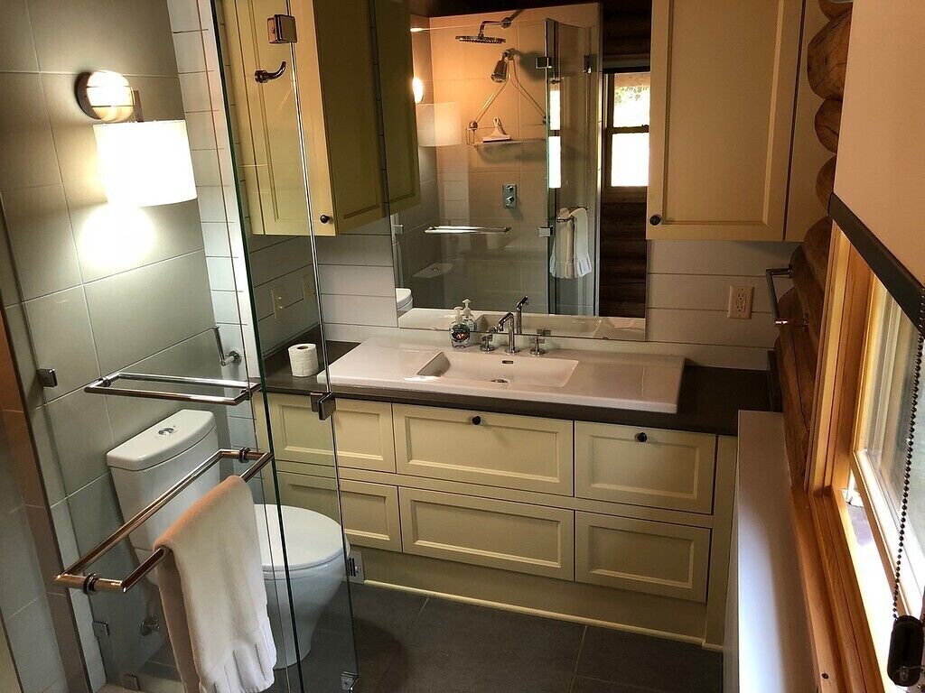 Waterfront Log Cabin on Lake Saganaga with Motor Exempt Permit Available. 