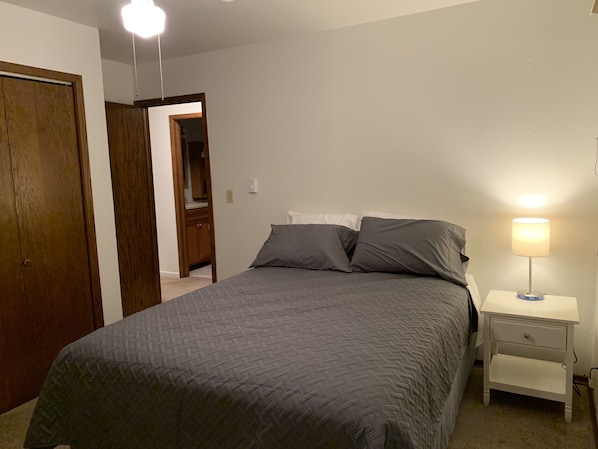 2 habitaciones, tabla de planchar con plancha y wifi gratis 