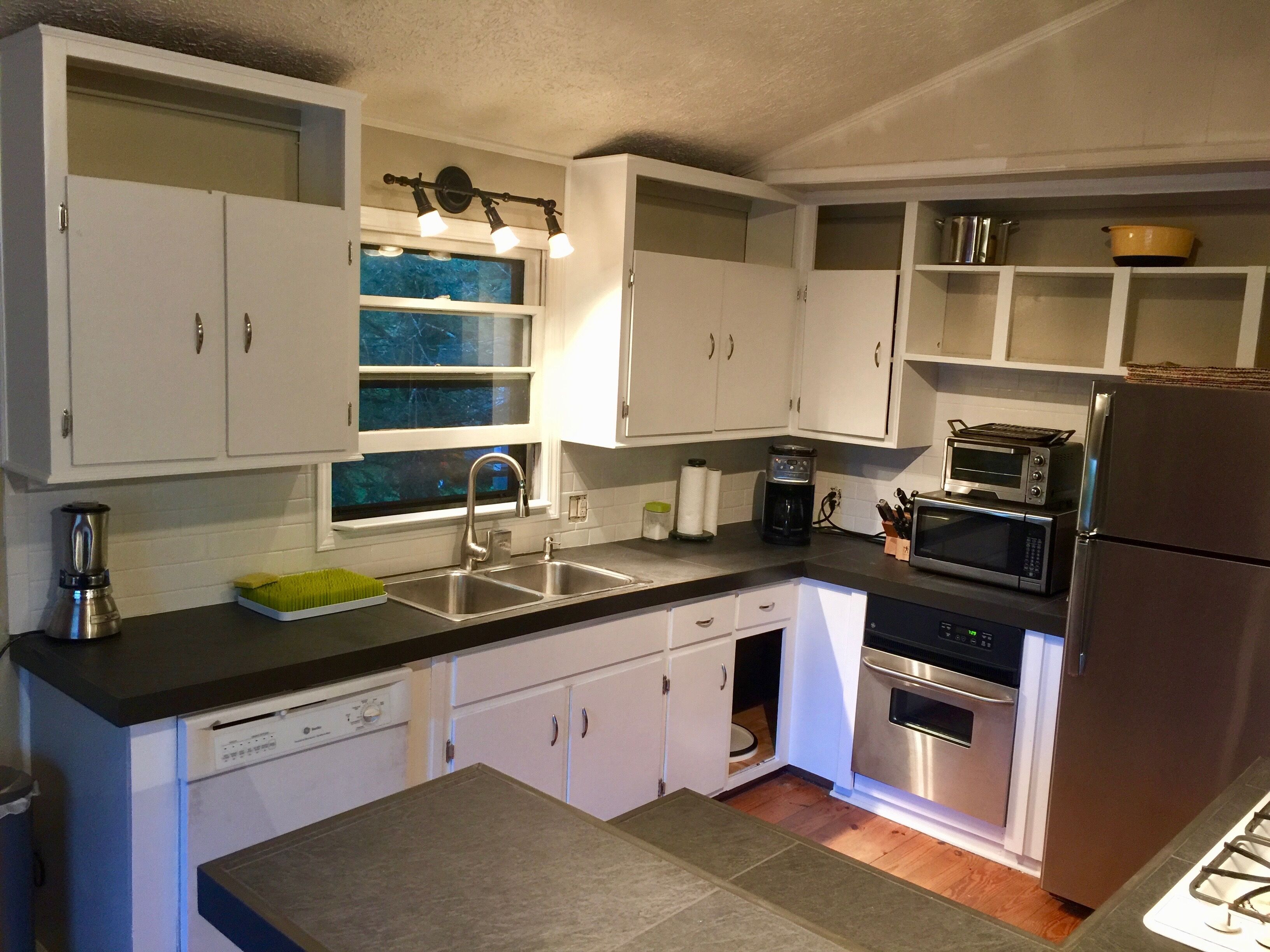 Pet-Friendly Haven: Serene Escape, 5 Miles Away from Downtown Blowing Rock!