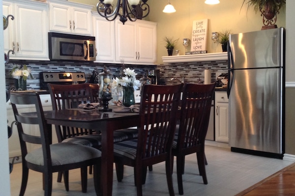 Stunning kitchen and loaded, new coffee that makes single cups or full pots.