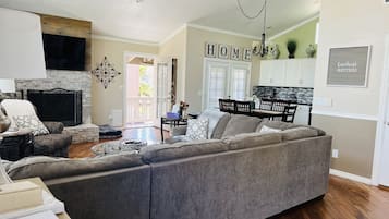 Smart TV, fireplace, books, stereo