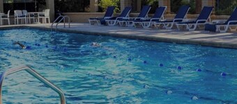 Increíble casa de 5 estrellas, comodidades en abundancia, aire acondicionado, mascotas / niños, 7 millas a NAU