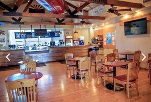 Bar (on property) - Amazing 5 Star Home, Amenities Galore, AC, no pet fee, 7 miles to NAU (Flagstaff)