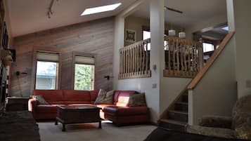 TV connectée, cheminée, lecteur de DVD, chaßne hi-fi