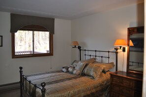 4 chambres, fer et planche à repasser, Wi-Fi gratuit, draps fournis