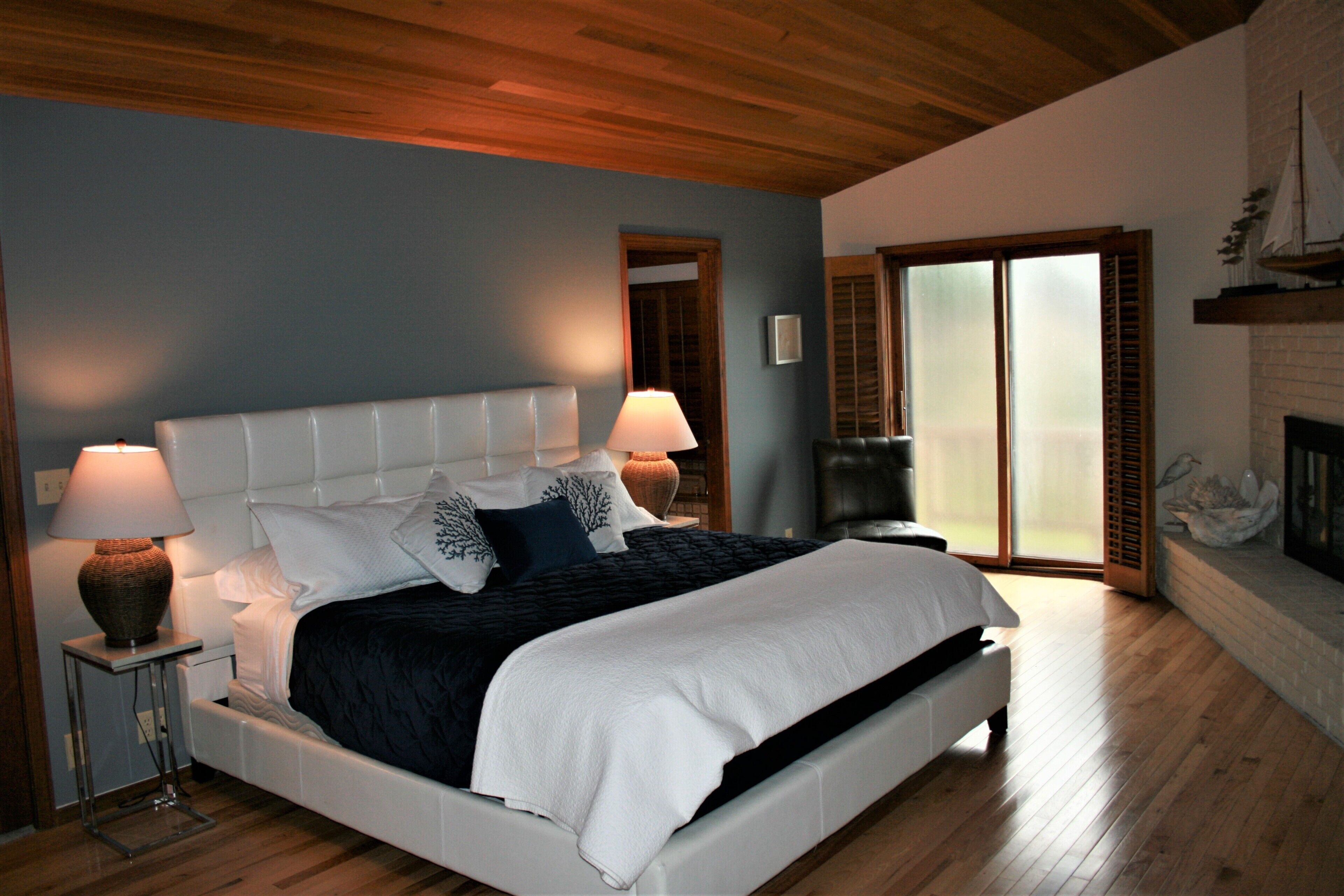 Warrenton Ore Beach Estate, Sleeps 8. Children under a certain age do not count.