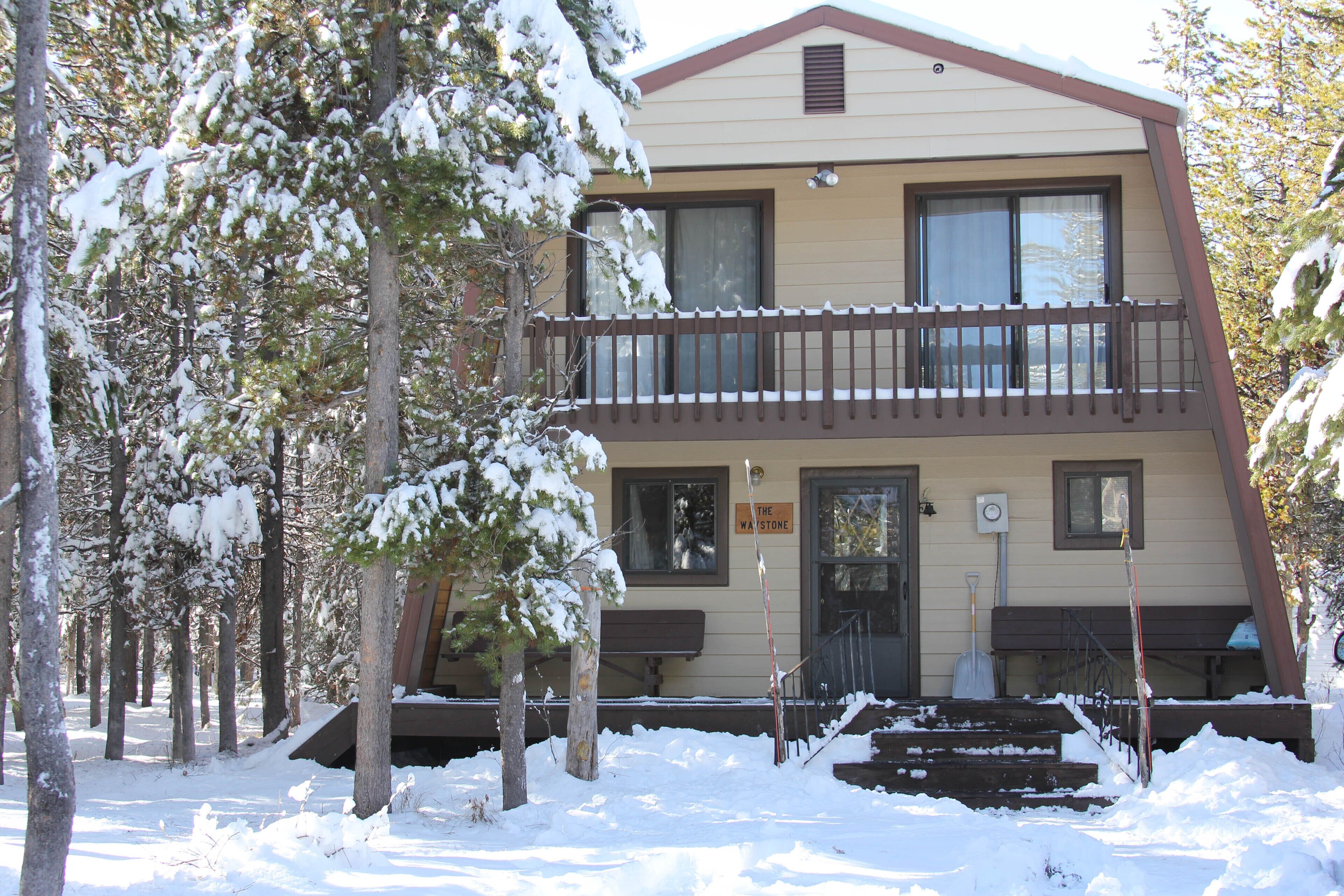 Cozy, Affordable Cabin- Only 20-25 minutes from Yellowstone!