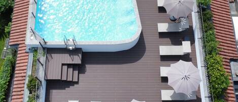 Seasonal outdoor pool, pool umbrellas, sun loungers