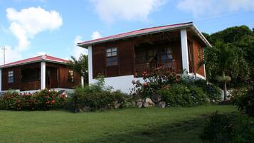 Chalet, 2 Twin Beds, Non Smoking | Individually furnished, bed sheets