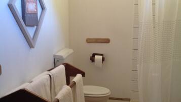 Chalet, 2 Twin Beds, Non Smoking | Bathroom | Shower, free toiletries, towels
