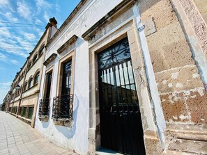 Mặt tiền nơi lưu trú