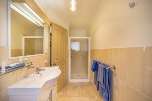 Room 26 queen bed plus 2 singles Standard | Bathroom | Shower, free toiletries, hair dryer, towels