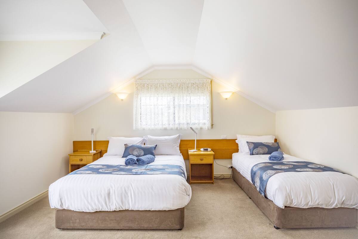 Room 24 Queen Bed and Single with Stairs Standard | Blackout drapes, iron/ironing board, WiFi (free), individually decorated