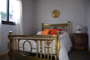2 bedrooms, blackout curtains, rollaway beds, free WiFi