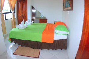 Minibar, in-room safe, desk, blackout curtains - The Island Home (Puerto Ayora)