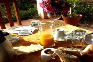 Bao gồm bữa sáng kiểu Âu h àng ngày 