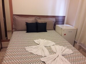 Camera con letto matrimoniale o 2 letti singoli | Insonorizzazione, ferro/asse da stiro, Wi-Fi gratuito, lenzuola