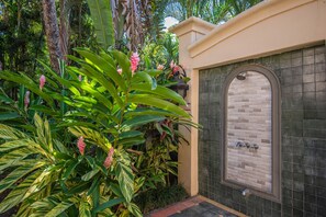 Property grounds - Steps from the beach ! Stunning Villa w/ concierge, butler, doorman. (Jacó)