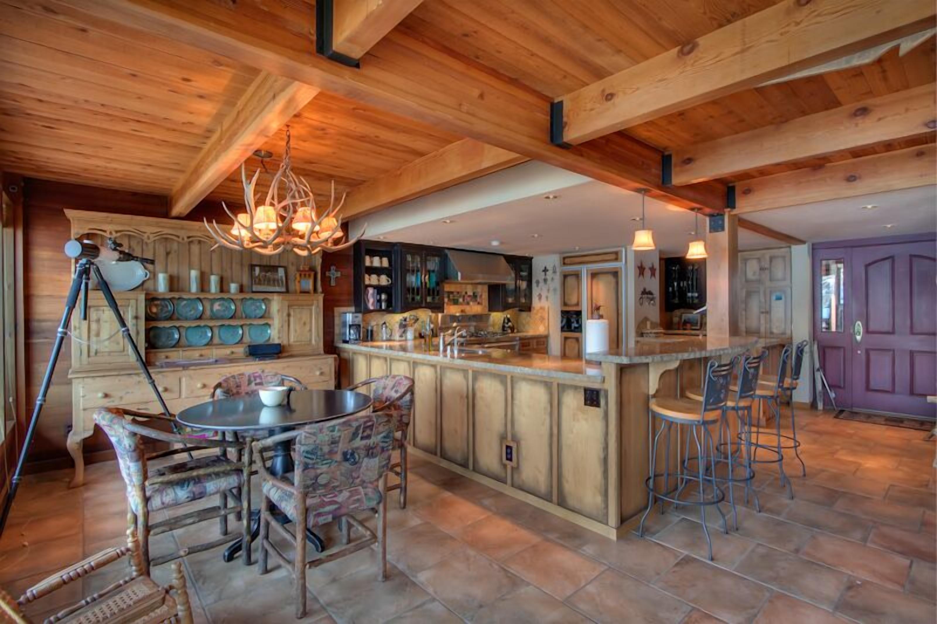 3 bedroom and Den, 3.5 bath, sleeps 12, Lakefront with private dock DLR#004