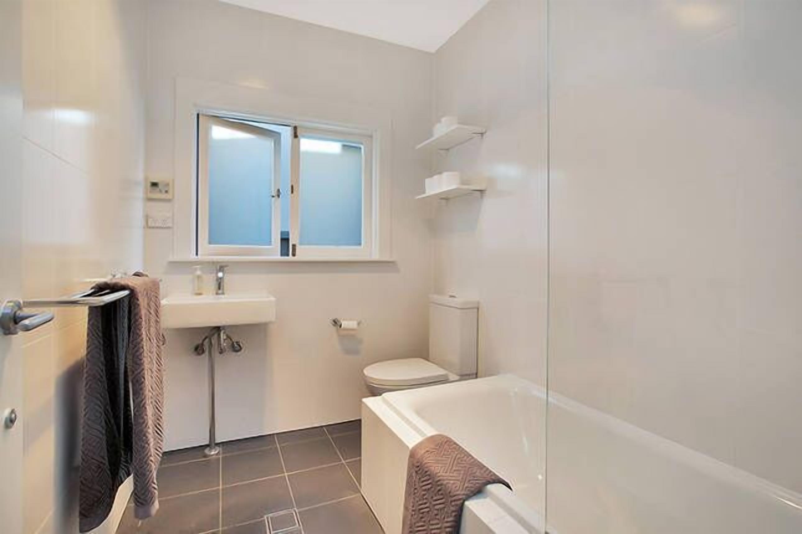 Clovelly/Bronte Shoreside - 4 bedroom house — image 15