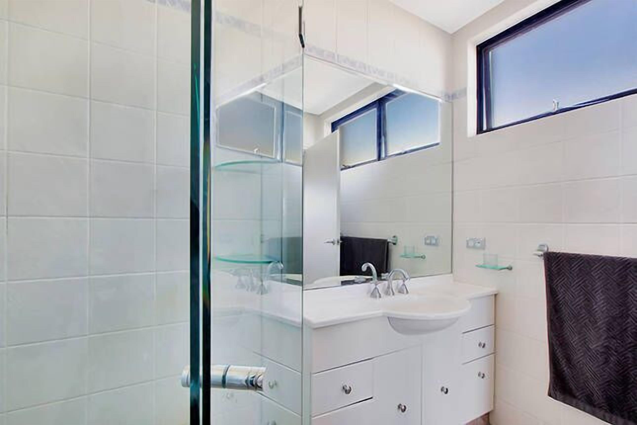 Clovelly/Bronte Shoreside - 4 bedroom house — image 18