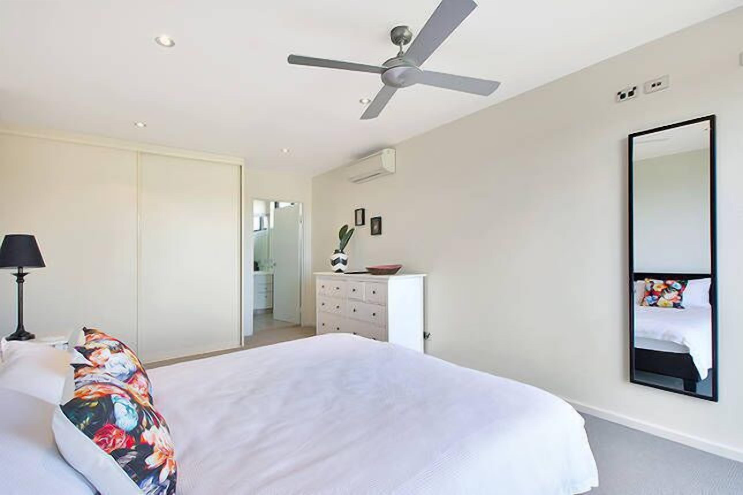 Clovelly/Bronte Shoreside - 4 bedroom house — image 17
