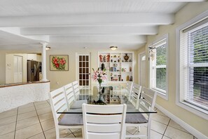 Dining - Fun Downtown Delray Home-Walk to Atlantic Ave.-Pool-Tiki hut-Bikes-WiFi-Near All (Delray Beach)