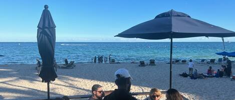 Beach nearby, sun-loungers, beach towels