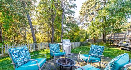 New to Market Cape Cod Waterfront Gem 1 Mile from Ocean, Boating from Backyard