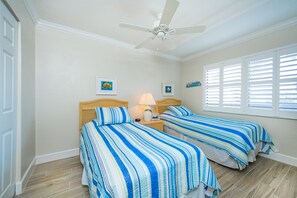 2 bedrooms, desk, iron/ironing board, WiFi
