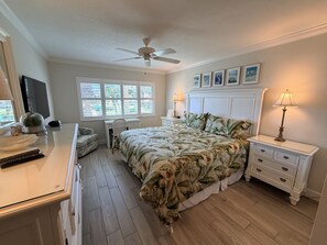 2 bedrooms, desk, iron/ironing board, WiFi