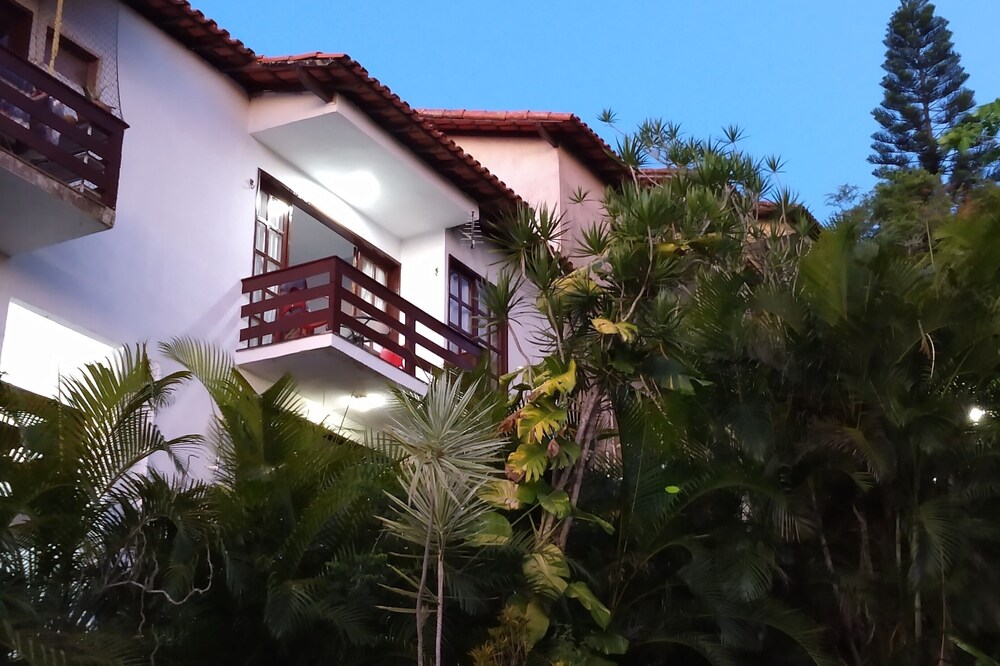 Apt in Cabo Frio, all refurbished, new furniture, light, spacious, airy
