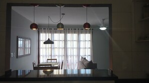 Smart-tv, Netflix, tafelvoetbal en boeken